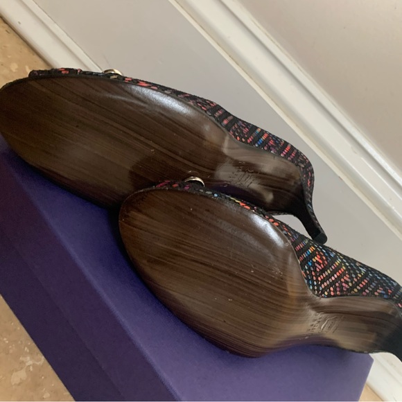 Gorgeous Stuart Weitzman Multicolor Patterned Heels - Picture 6 of 9